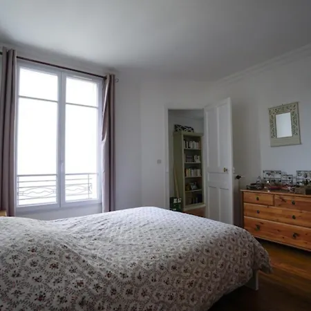Bright Apt In Montmartre With View パリ